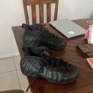 Nike foam posits, in good shape 100$